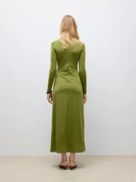 Awudita Langes Kleid