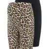 Eng anliegende Shorts