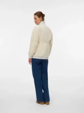 Hoher Kragen, elastische Bündchen, verstellbare Träger, voluminöse Ärmel, Jacke