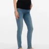 Jeans in schmaler, gerader Passform