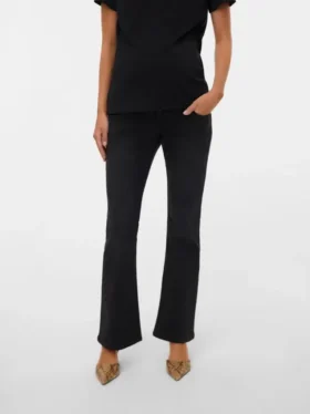 Jeans mit ausgestelltem Schnitt