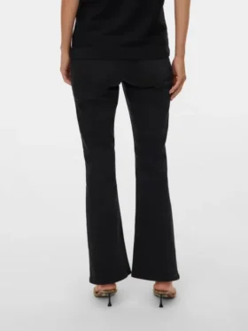 Jeans mit ausgestelltem Schnitt
