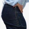 Kurzer Rock mit hoher Taille