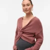 Regular Fit, V-Ausschnitt, umgeschlagene Ärmelbündchen, überschnittene Schultern, Pullover