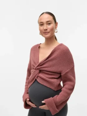 Regular Fit, V-Ausschnitt, umgeschlagene Ärmelbündchen, überschnittene Schultern, Pullover