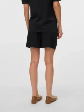 Shorts in lockerer Passform