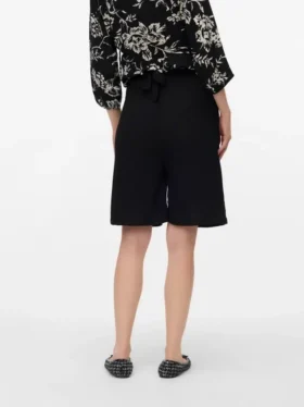 Shorts mit normaler Passform und hoher Leibhöhe