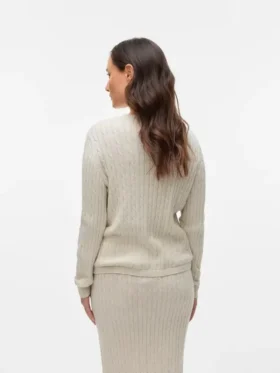 Strickoberteil mit normaler Passform, Rundhalsausschnitt und gerippten Bündchen aus Strickwaren