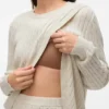 Strickoberteil mit normaler Passform, Rundhalsausschnitt und gerippten Bündchen aus Strickwaren