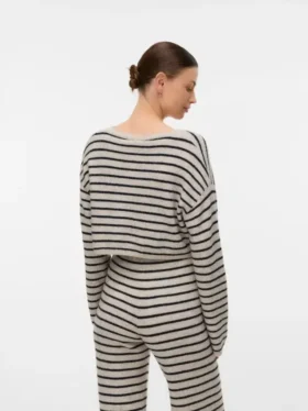 Strickoberteil mit Rundhalsausschnitt und normaler Passform aus Strickwaren