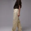 Topshop Barrel-Fit-Jeans mit mittlerer Leibhöhe