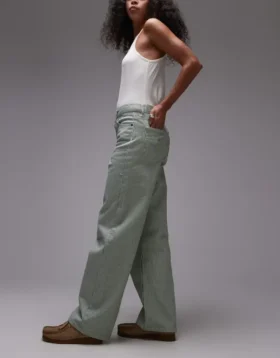 Topshop Jeans mit mittlerer Leibhöhe und lockerer Passform