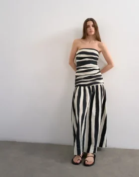 Tslisa Langes Kleid