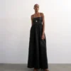 Tsmika Langes Kleid