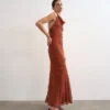 Tsnina Langes Kleid