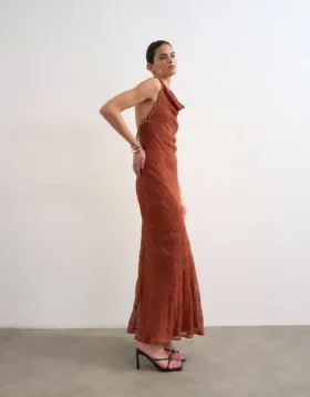 Tsnina Langes Kleid