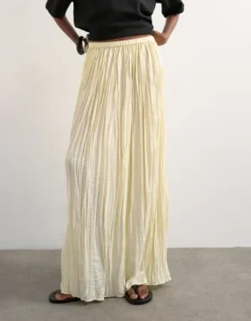 Tsthea Langrock mit hoher Taille