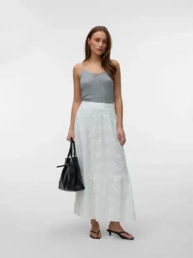 Vmelisa Langrock mit hoher Taille